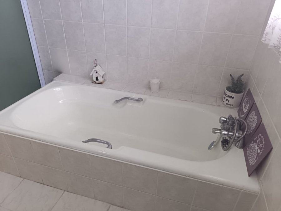 4 Bedroom Property for Sale in Vanes Estate Eastern Cape